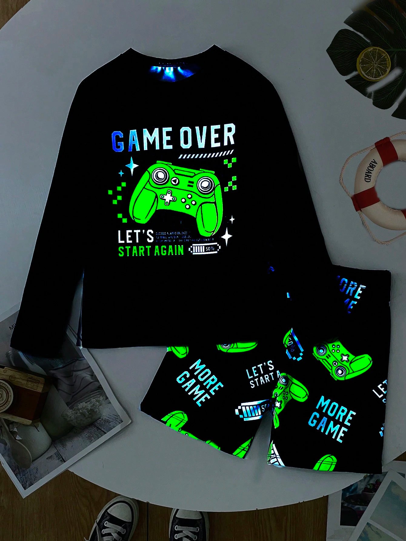 Conjunto de dos piezas de traje de baño tipo tankini para niño preadolescente con estampado de videojuegos que brillan en la oscuridado