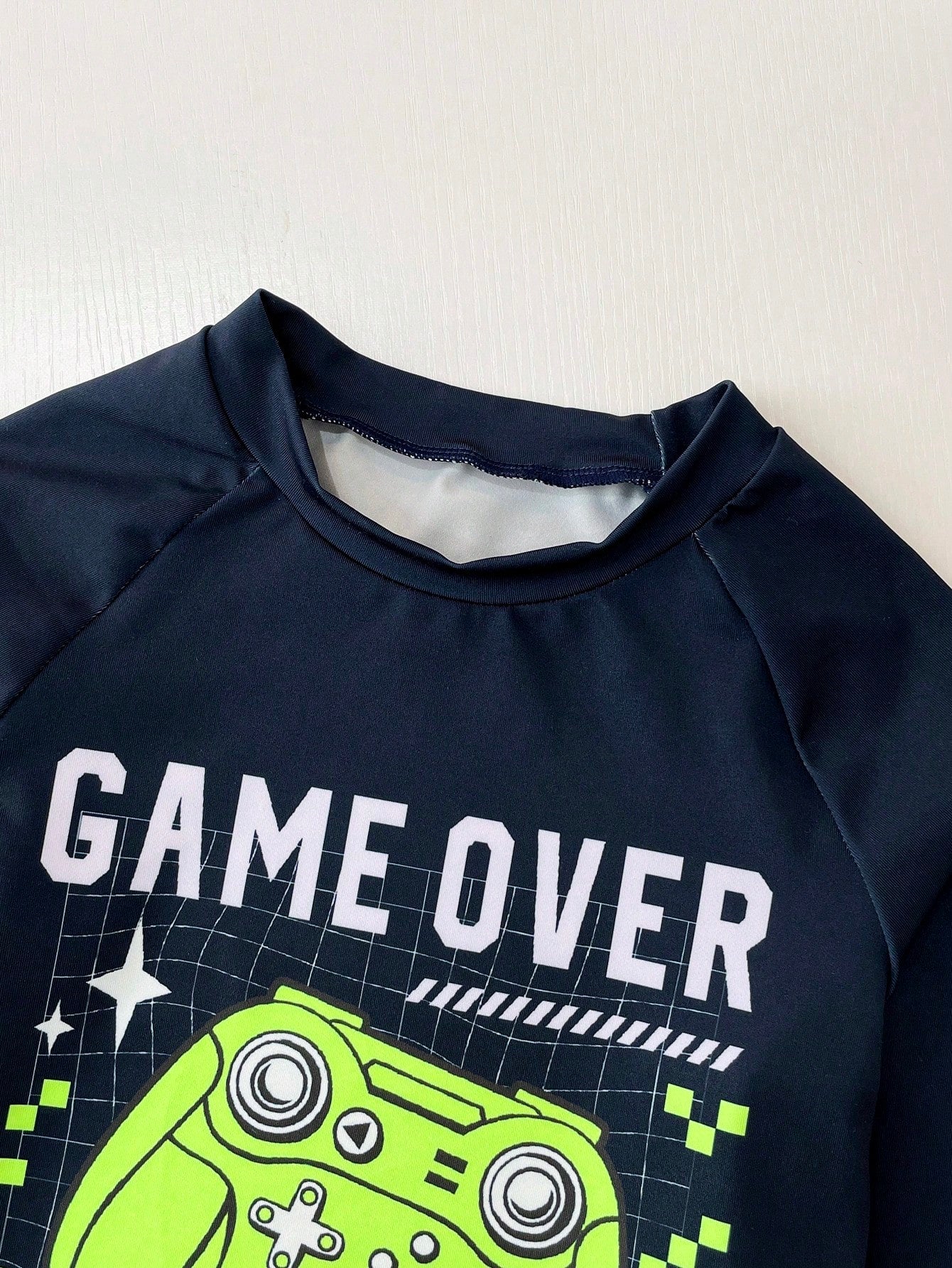 Conjunto de dos piezas de traje de baño tipo tankini para niño preadolescente con estampado de videojuegos que brillan en la oscuridado