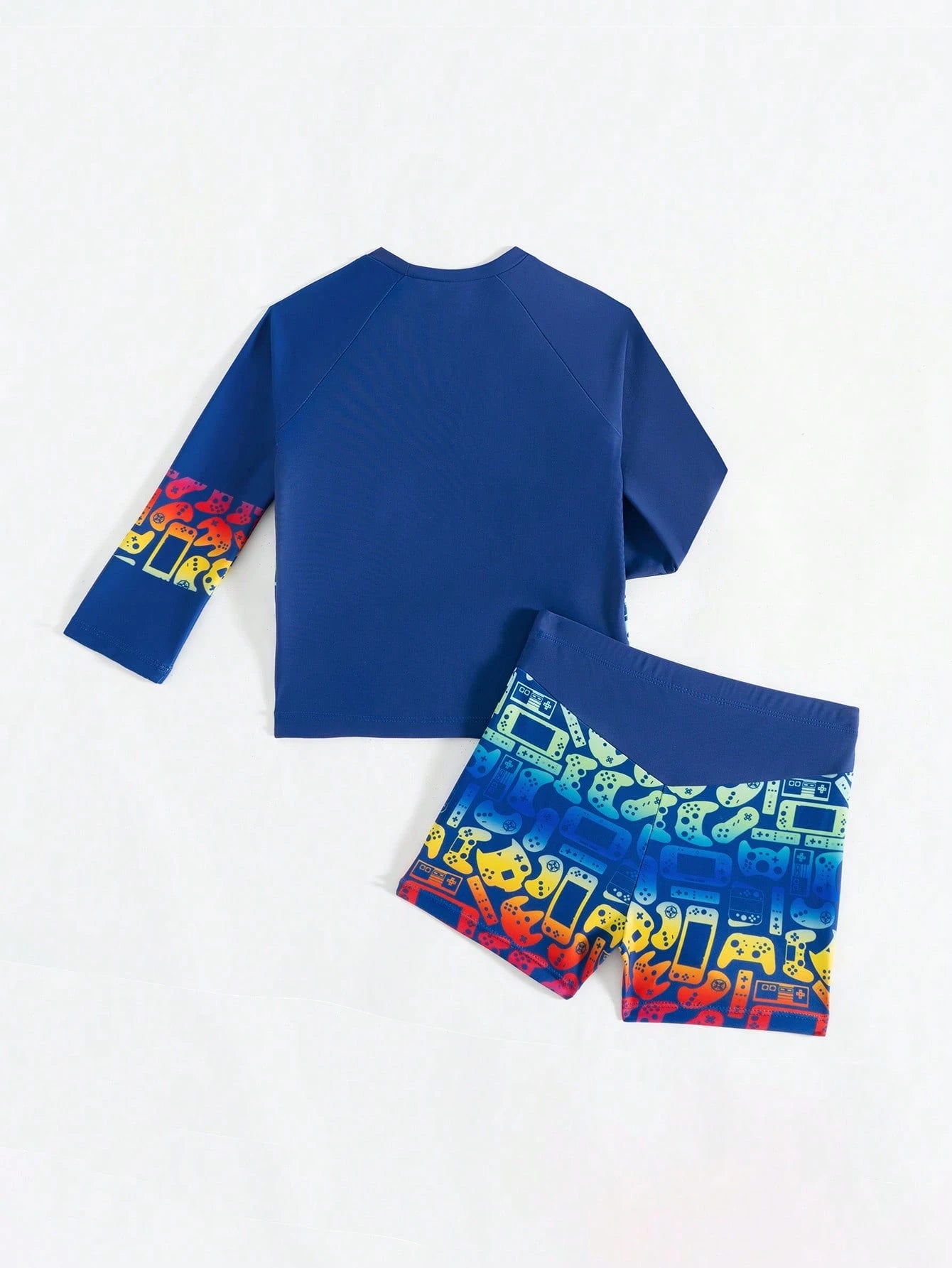Conjunto de tankini con parte superior de manga larga y pantalón de baño con estampado de control de juego para niño pequeño