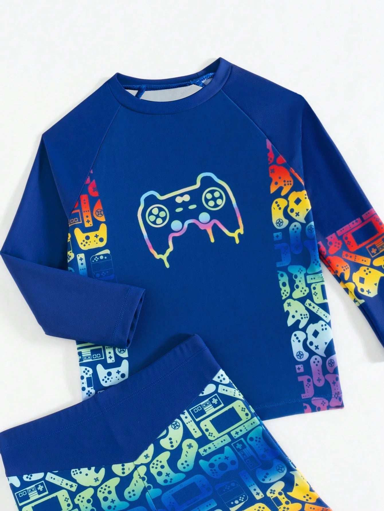 Conjunto de tankini con parte superior de manga larga y pantalón de baño con estampado de control de juego para niño pequeño