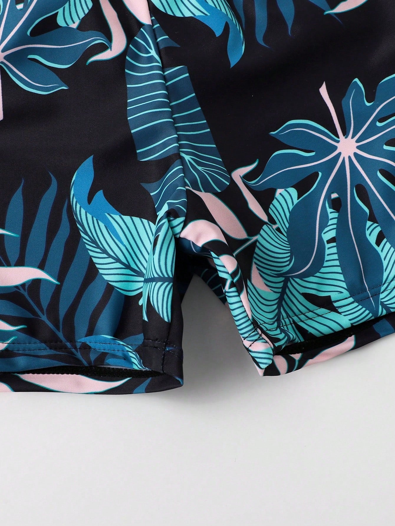 Traje De Baño De Cuello Alto Para Niños Con Gráfico Tropical Y De Letras Al Azar Para La Playa