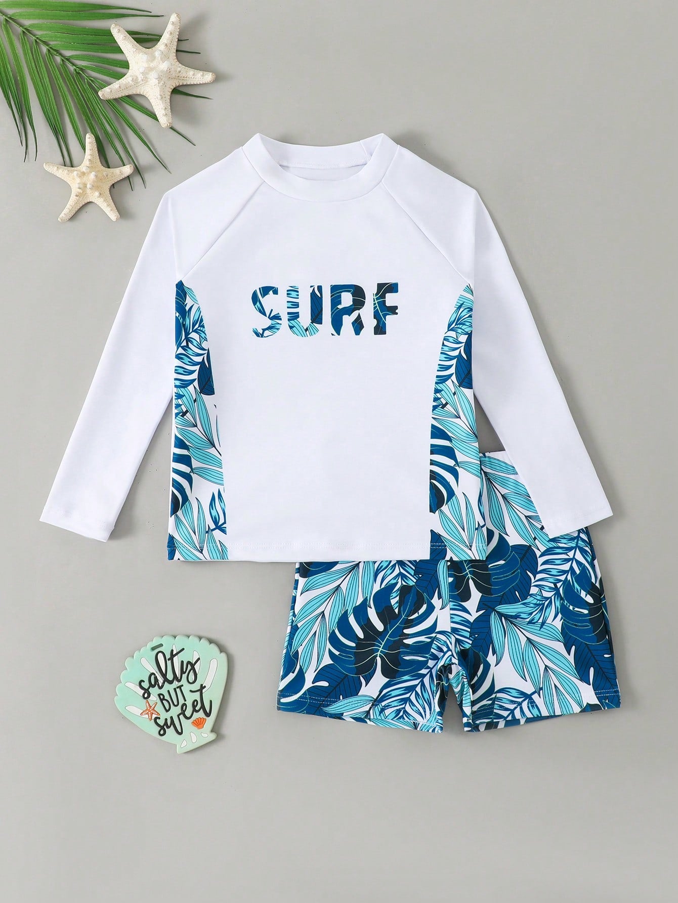 Conjunto de tankini con parte superior de manga larga y pantalón de baño con estampado de control de juego para niño pequeño
