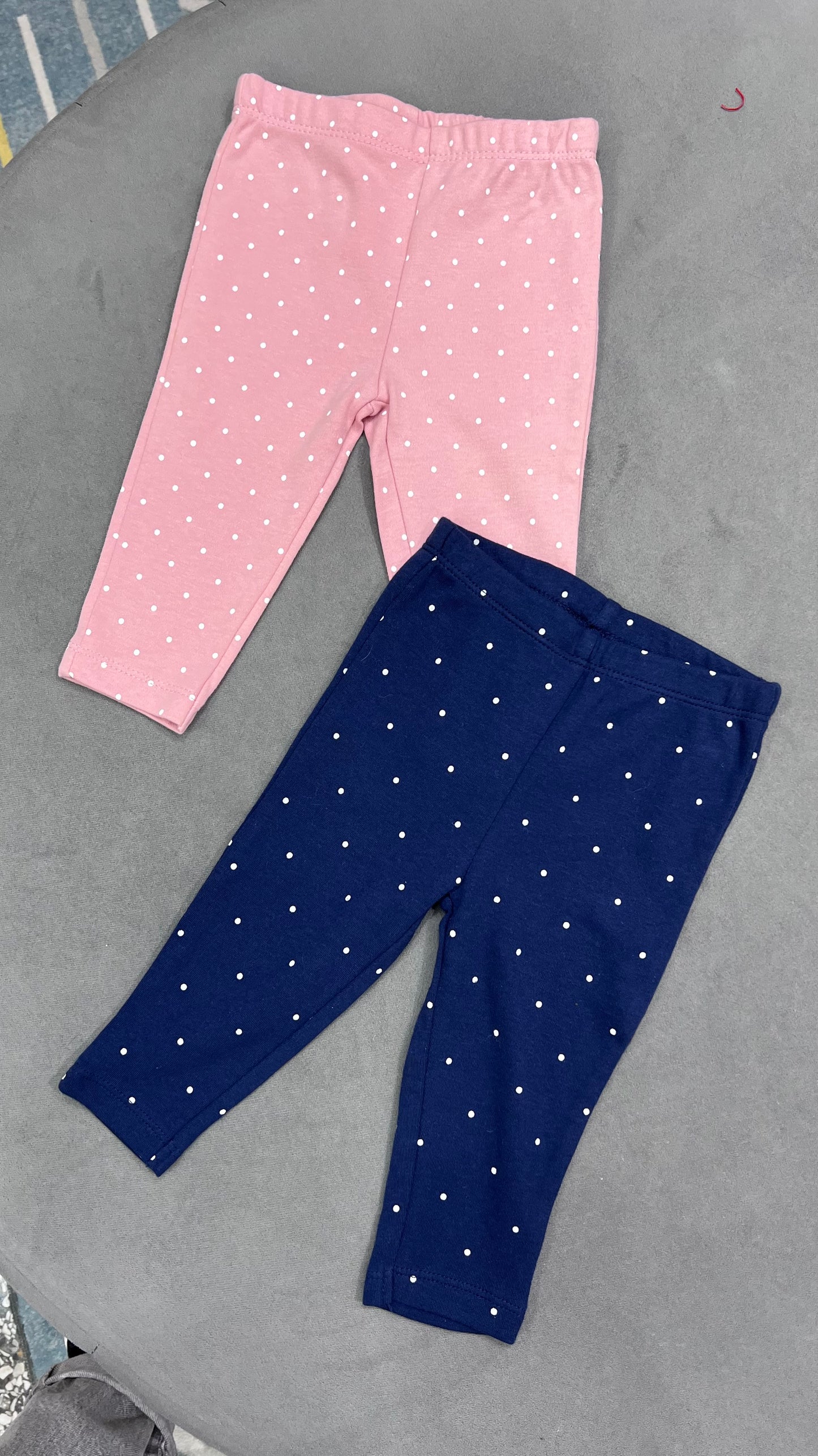 Set 2 pantalones ,rosa y azul marino con puntos blancos
