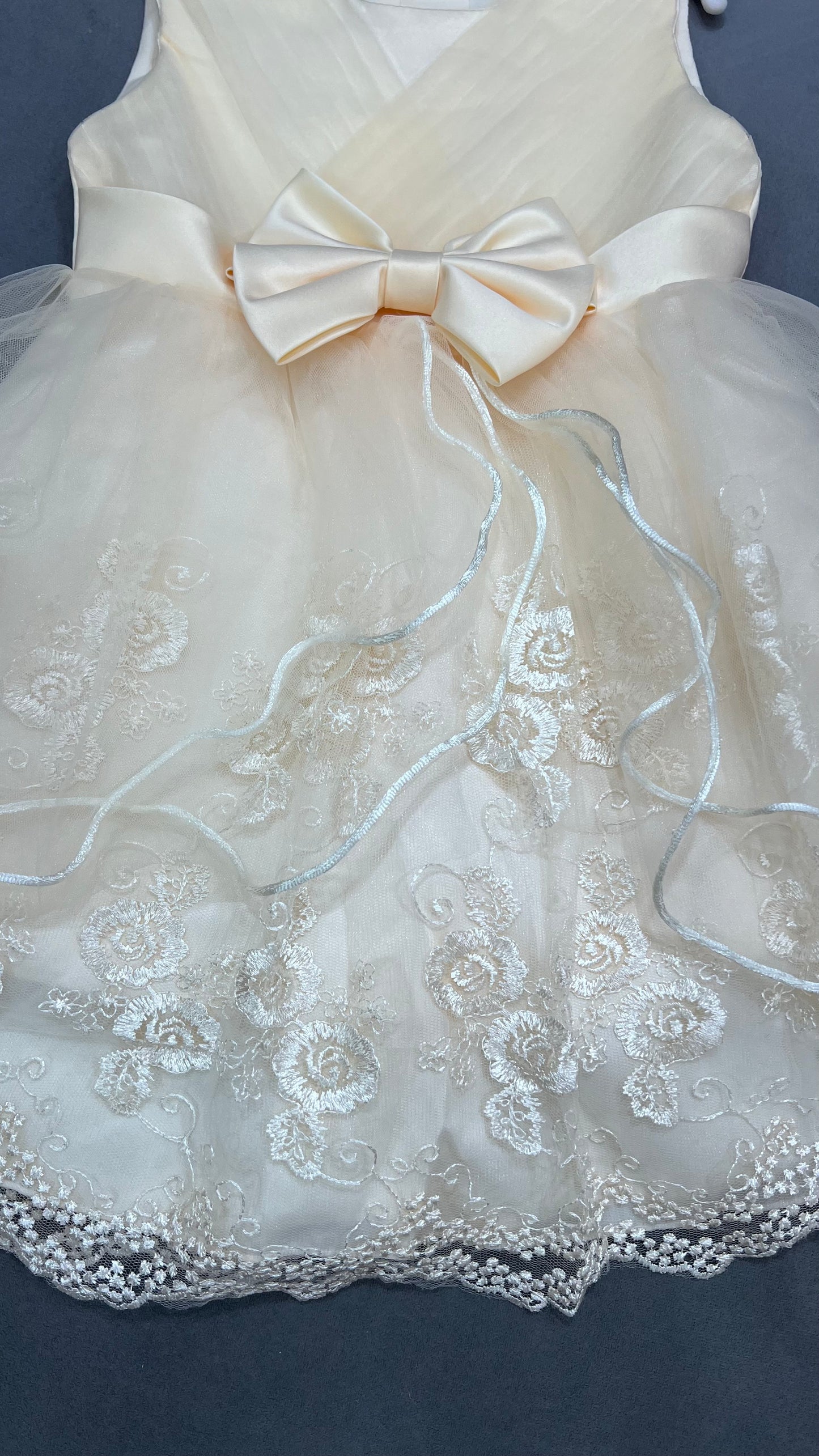 Vestido de encaje color champagne (Champan)