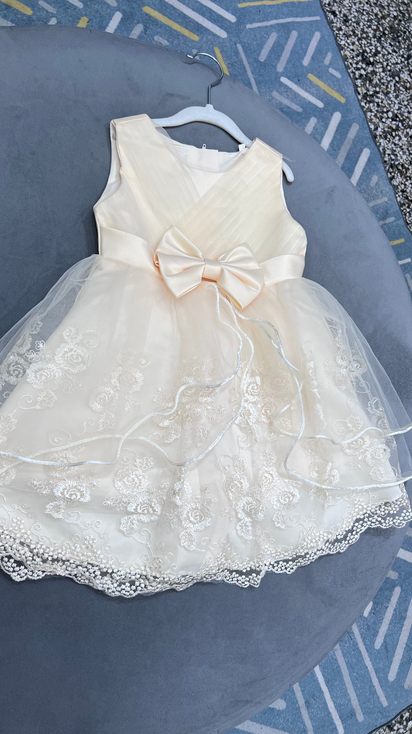 Vestido de encaje color champagne (Champan)